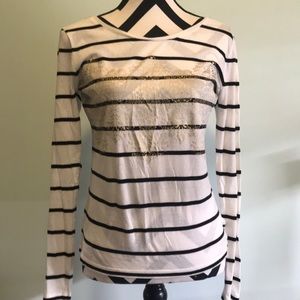 Long sleeve Loft shirt with gold detailing